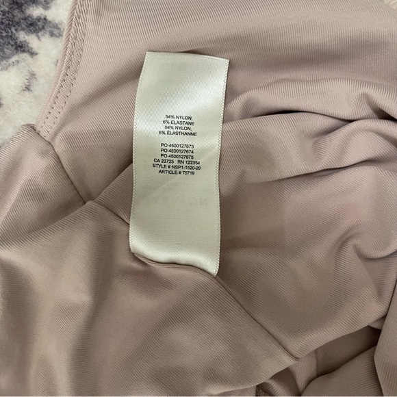Aritzia Babaton Contour V Neck
Bodysuit in Taupe Size XS - Picture 5 of 8